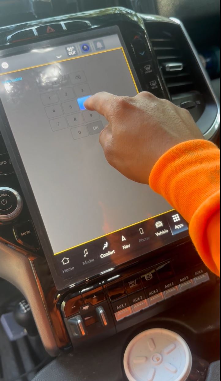 Customer testimonial - 12 inch Uconnect T0012 radio code works